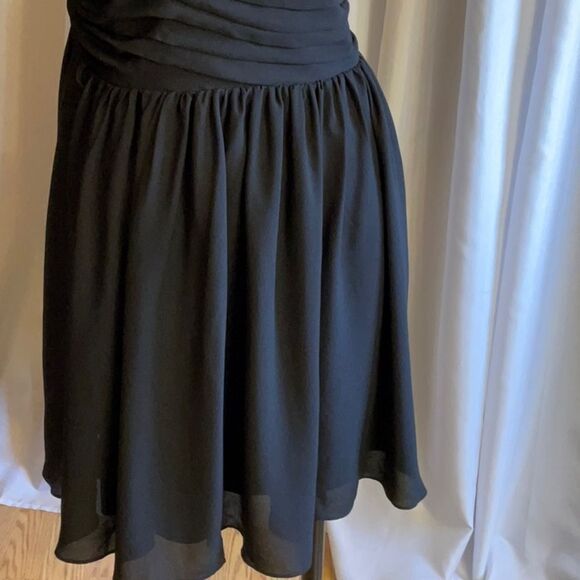 EXPRESS one shoulder black dress in size 6, pleated top - Picture 5 of 12
